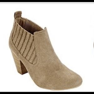 - Trend Report Heeled Bootie- Size 8